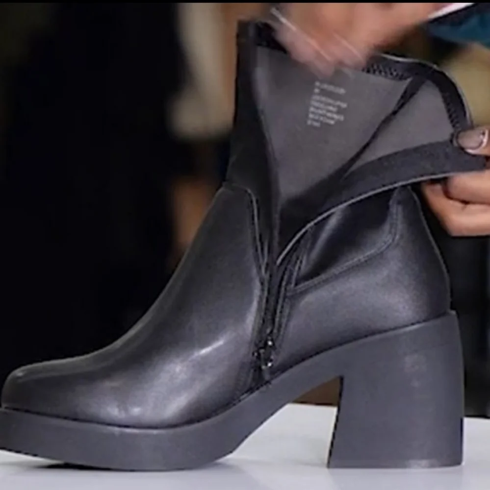 Steve Madden Zeldie Black Leather, Women Size 10. New in box. - Picture 5 of 13